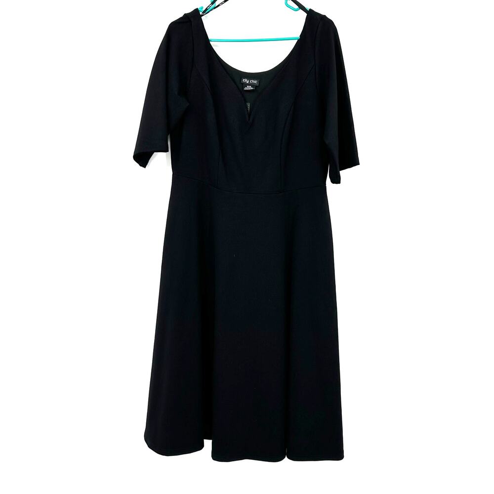 City Chic Size XS 14 NWT‎ New with Tags Short Sleeve V-Neck Dress Black Viscose